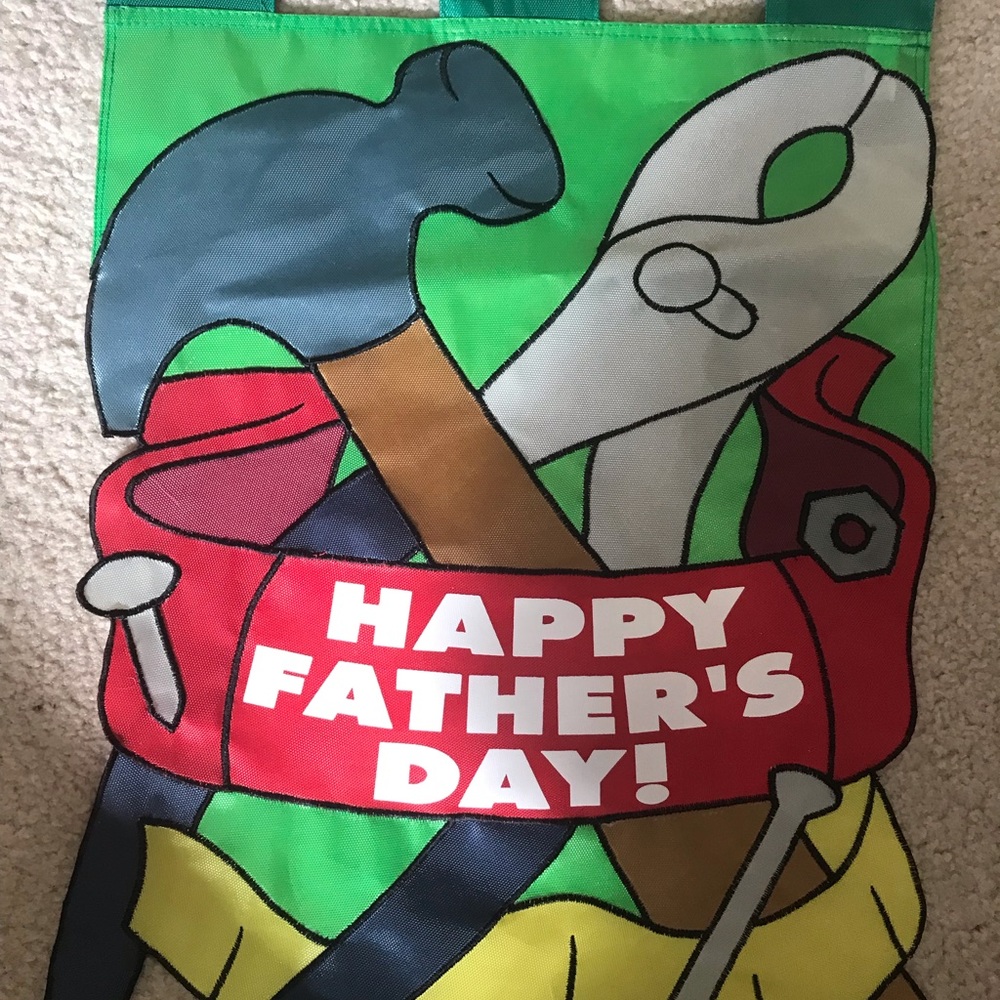 13 new or like new garden flags, various styles and holidays - Picture 13 of 13